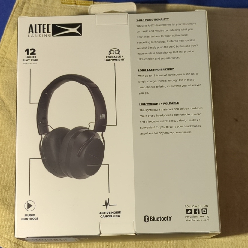 Altec Lansing Black Wireless Headphones - Picture 3 of 5